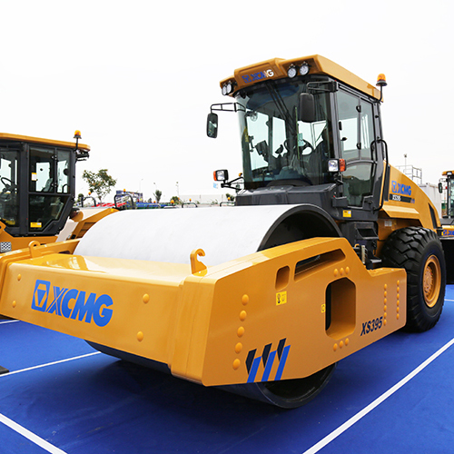 XCMG  XS395 39 ton Full Hydraulic Single Drum Vibratory Soil Compactor Road Roller