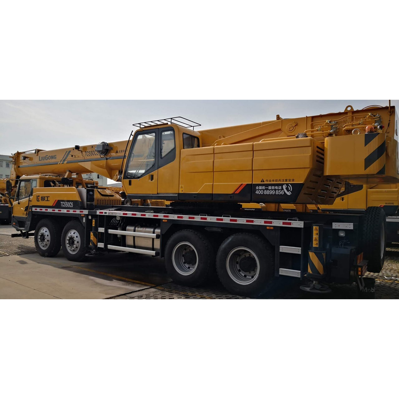 LIUGONG 55Ton Truck Crane 5 Sections Boom 45.6M Lifting Height TC600C5 Mobile Crane