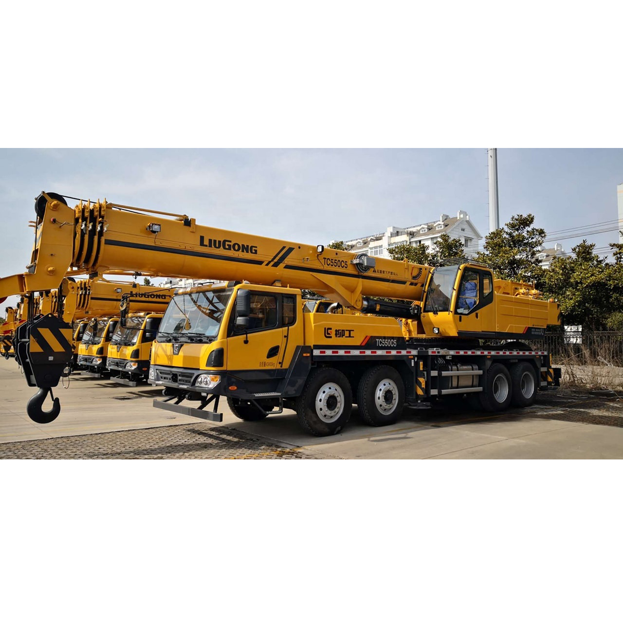 LIUGONG 55Ton Truck Crane 5 Sections Boom 45.6M Lifting Height TC600C5 Mobile Crane