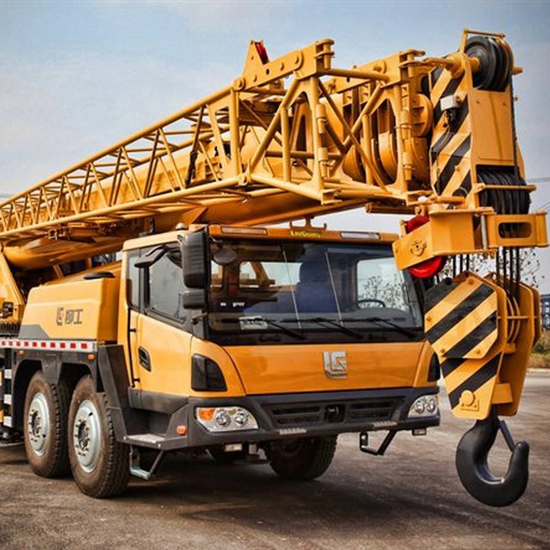 LIUGONG 55Ton Truck Crane 5 Sections Boom 45.6M Lifting Height TC600C5 Mobile Crane