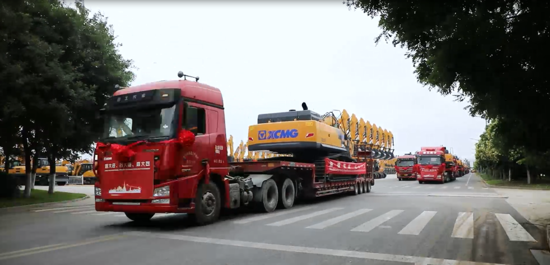 震撼出海！超百台徐工挖机发往全球！-新闻动态-徐工官网